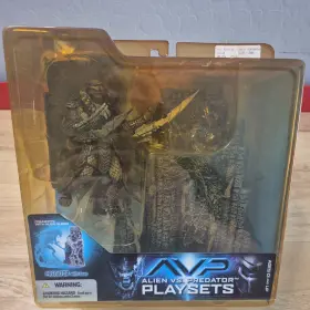 Mcfarlane Toys 787926179200 2005 Avp Alien Vs Predator Playsets Figure With Base