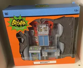 Mcfarlane Toys 887961828658 Batman Retro 1966 Classic Tv Series Batcave 2021 Figure Playset Lair