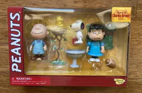 Memory Lane 090733077837 Peanuts Figure Set Good Ol Charlie Brown 3 Pack Lucy Pig Pen Snoopy