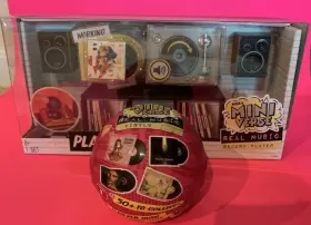 579625 Mga Miniverse Real Music Record Player And Series 1 Capsule