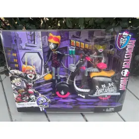 Ckd71 Monster High Nwt Wheelinft Werecats Scooter Playset Meowlody And Purrsephone Dolls