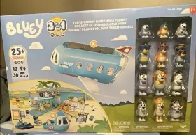 1789461 Moose Enterprise Bluey 3-in-1 Transforming Plane Playset Boxed 12 Figures