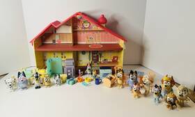 Moose Enterprise Lk18524 Bluey House Playset With Bingo Figures And Accessories