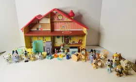 Lk18524 Moose Enterprise Bluey House Playset With Bingo Figures And Accessories