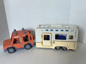 Lk28020 Moose Enterprise Bluey Ultimate Caravan Adventures Play Set Jeep And Camper Vehicles 2018