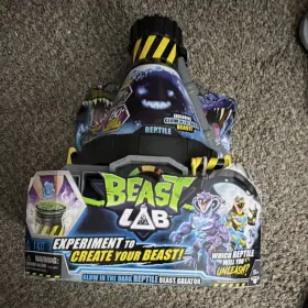 11106 Moose Toys Beast Lab Glow In The Dark Chaos Cobra Carnage Croc Playset Kit