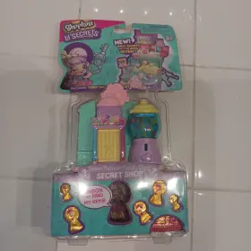 57475 Moose Toys Shopkins Lil Secrets Sweet Retreat Candy Shop Secret