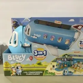 Moose Toys 630996176378 Bluey 3-in-1 Transforming Plane Mega Playset Boat Resort 25 Sounds