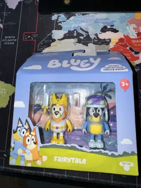 Moose Toys 630996179741 Bluey Fairytale Cosplay Young Chilli And Bandit Playset Figures