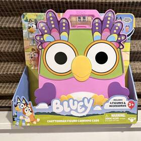Moose Toys F229094 Bluey Chattermax Muffin Carrying Case Playset 4 Figures Accessories
