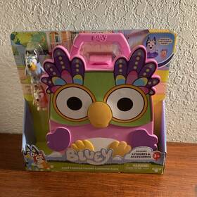 Moose Toys Fv12824 Bluey Chattermax Carrying Case Playset With 4 Figures And Accessories