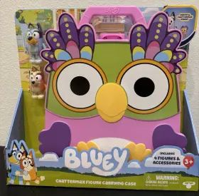 Fv17924 Moose Toys Bluey Chattermax Carrying Case Playset With 4 Figures And Accessories