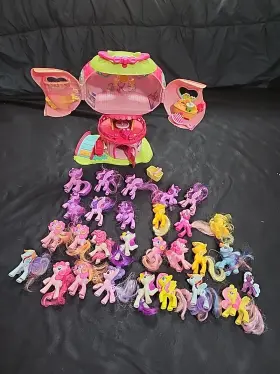 28ponies My Little Pony 653569181033 Ponyville Pinkie Pies Balloon Playhouse With Full Of Fun