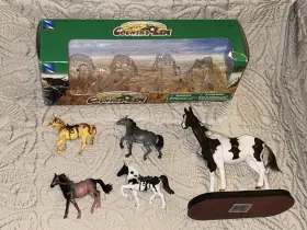 New-ray 093577055832 Country Life Play Figurine Box Set With 4 Horses And Bonus Display Horse
