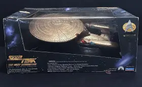 6112 Playmates Toys 1993 Star Trek Next Gen 7th Anniversary Gold U.s.s. Enterprise #6112