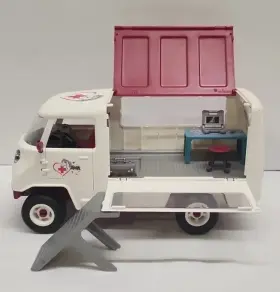 42370 Schleich 2016 Horse Club Mobile Vet Van With Accessories # - Not Complete