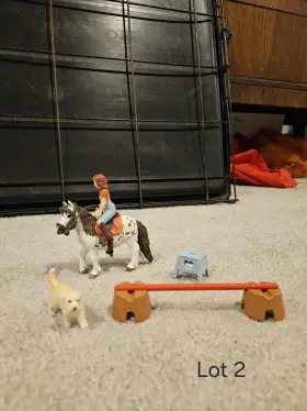 42458 Schleich Mini Horse And Rider Set With Golden Retriever Puppy