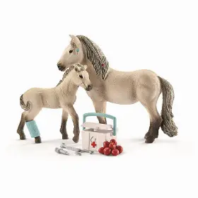 42430 Schleich North America Toy Figure Hannahs First Aid Kit Ages 3 And Up -42430