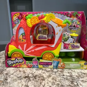 56241 Shopkins Smoothie Truck Playset Includes 2 Exclusive New