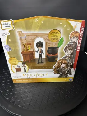 6061847 Spin Master Harry Potter Wizarding World Magical Minis - Potions Classroom Figure Set