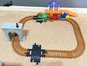 T16686 Spin Master Paw Patrol Adventure Bay Railway Track Playset With Train And Station