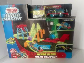 Thomas & Friends 887961782004 And Track Master Hyper Glow Night Delivery Tank Engine Train Set