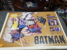 Toy Biz 4417 Batman Batcave Playset Vintage 1989 Rotating Monitor Elevator Jail Door