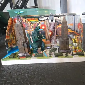 36438 Trendmasters Godzilla Attacks Ny Giant Playset