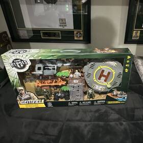 True Heroes Ab-115 Sentinel 1 Helicopter Playset Figures Battery Powered