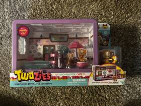 Twozies 57010 Two Playful Cafe Playset With 2 Additional Playsets Figures Accessories