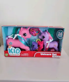 Walmart Inc 093905284323 Kid Connection Miniature Unicorn Playset With 4 Mini Unicorns And Accessories 16 Pcs