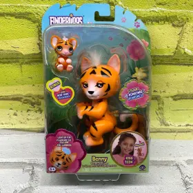 Wowwee 771171135210 Fingerlings Benny Tiger Figure With Cub Light Up Fur Kiss Tech