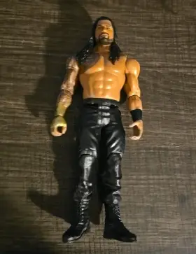 Hdm07 Wwe Championship Showdown Roman Reigns Action Figure Gold Glove