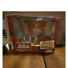 Zizzle 208-00501-00 Pirates Of The Caribbean Empress Playset Sao Feng Elizabeth Swann Tai Hu
