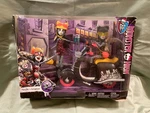 Monster High Meowlody & Purrsephone Wheelin' Werecats Dolls Vehicle Mattel. Price: $299.99.