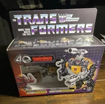 Hasbro Transformers 40 Years Playset Autobot Ramhorn & Bombshell Boxed New. Price: $14.00.