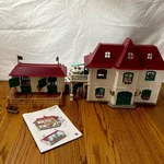 Schleich Horse Club Lakeside Country House And Stable 42551 Damaged Box Complete Used. Price: $131.25.