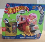 Hot Wheels Donut Skatepark W/ Tony Hawk Fingerboard & Pair Of Shoes New. Price: $16.00.