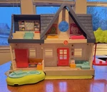 Fisher -price Little People Friends Together Play House Only Toddler Learning Used. Price: $40.00.