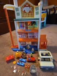Bluey Hammerbarn Shopping Playset Works And 100% Complete Used. Price: $79.95.