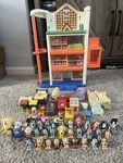 Bluey Hammerbarn Shopping Center Mega 4 Levels 22" Playset W/ 35 Figures ! Used. Price: $105.77.
