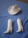 Mattel Barbie Cowgirl Style Cowboy Boots And Hat White Used. Price: $8.88.