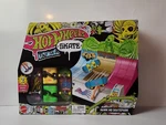 Hot Wheels Tony Hawk Hq Skatepark Fingerboard W/ 2 Rare Boards & Shoes Ramp New. Price: $24.95.