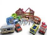 Huge Bluey Family Playset Playhouse Figures Furniture Lot Lights & Sounds! Used. Price: $99.99.